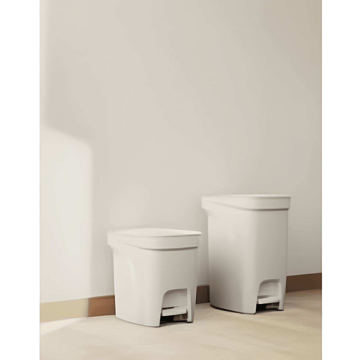 Tramontina Compact 7-Liter Trash Bin with Pedal in White Polypropylene with Galvanized Steel Rod-92851/010