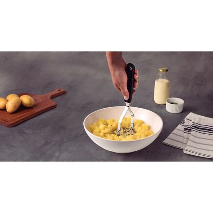 Potato Masher Utilita Black Handle- 25655/100