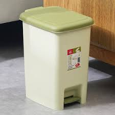 Dustbin Plastic With Pedal 26x19.5x32cm-7.8L-D-009A
